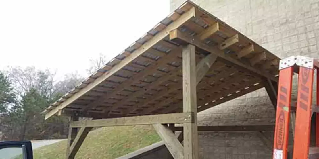 Shelter roof with ladder beside it