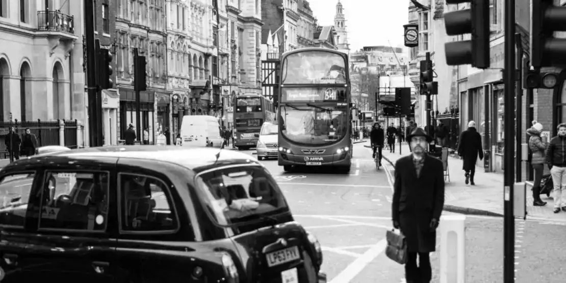 Black and white photo of busy street in London